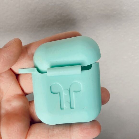 AirPods Case Menthol Color - Picture 4 of 5